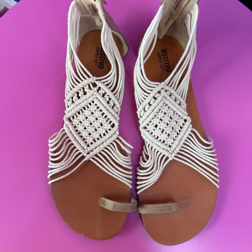 Mossimo Women 7.5 Gladiator Sandals Tan / Cream Macrame Boho Festival EUC